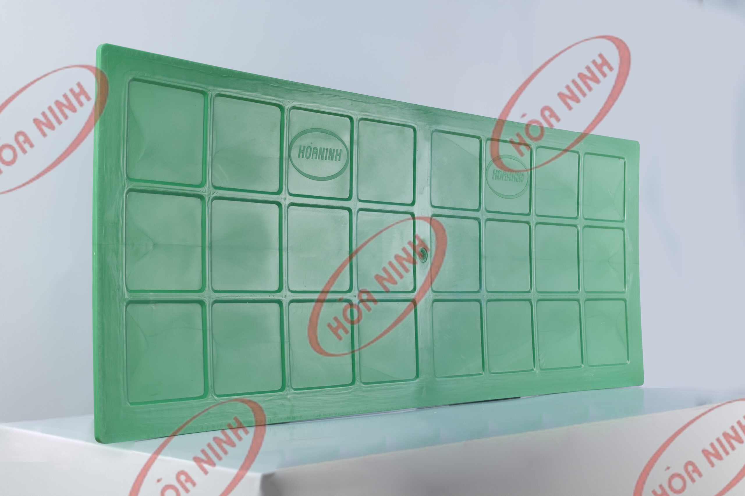 Tấm vách nhựa đặc ô úm KT 440x1.100 cm