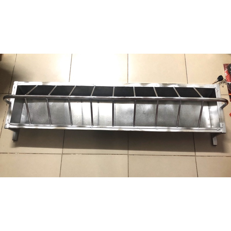 Máng ăn giúp cung cấp lượng thức ăn đều đặn và đúng thời gian