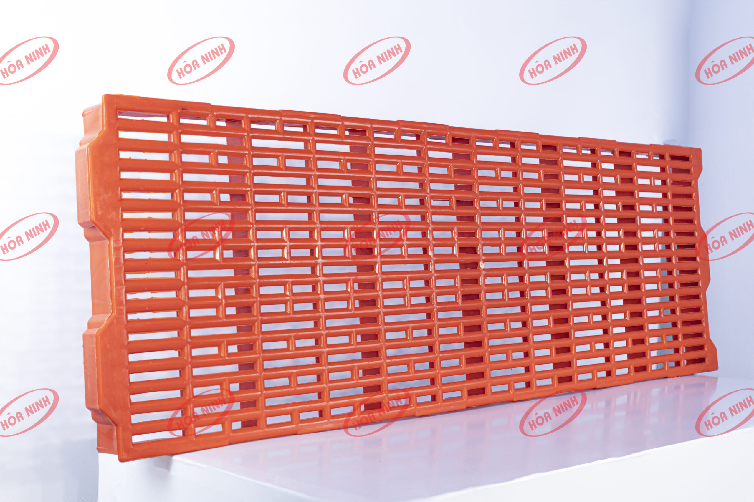 Sàn nhựa Hòa Ninh KT 400 x 1.100 x 45 màu cam