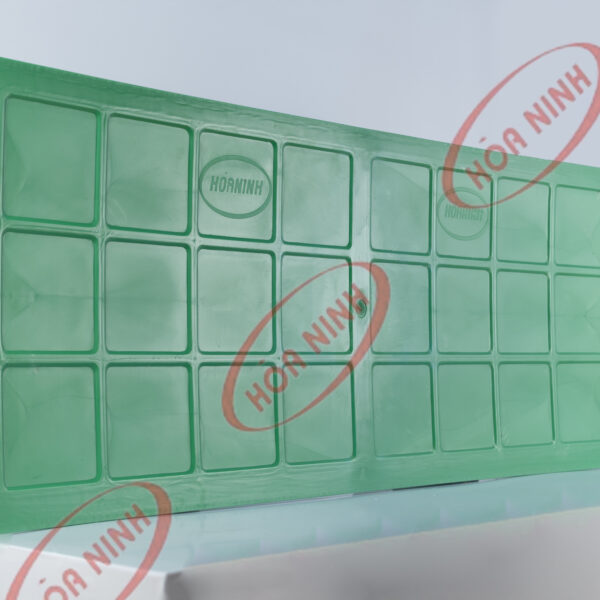 Tấm vách nhựa đặc ô úm KT 440x1.100 cm